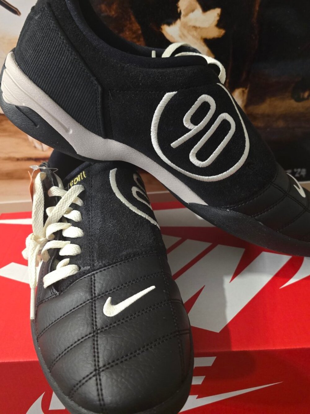 Nike Total 90 Mens Indoor Soccer Shoes Black Coconut Milk IO2083-010 Size 10 NEW